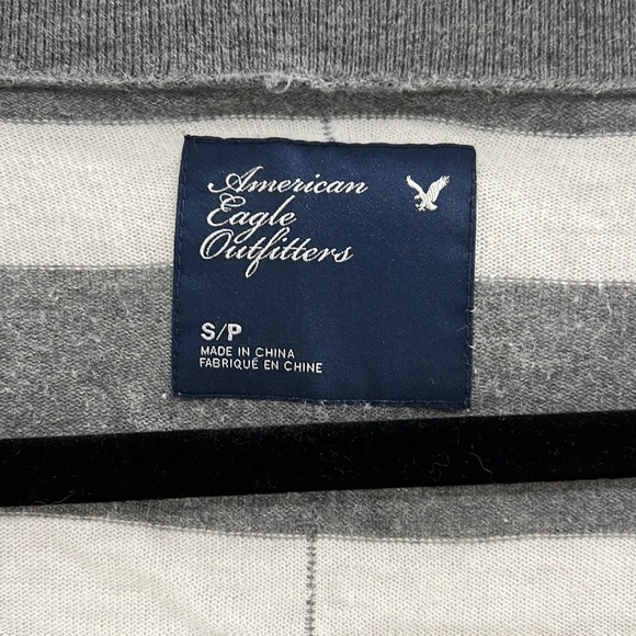 American Eagle white and gray striped sweater - Picture 2 of 4